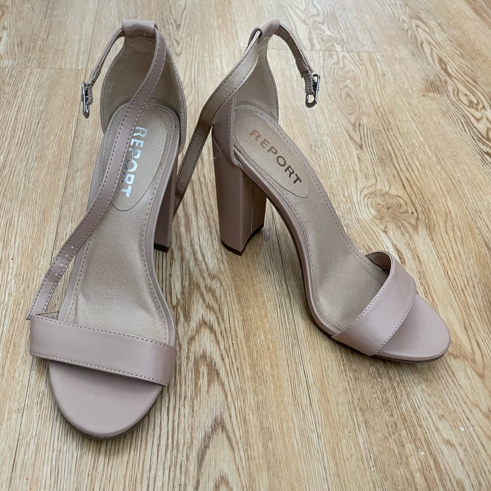 Heeled sandals in nude/beige. New.
